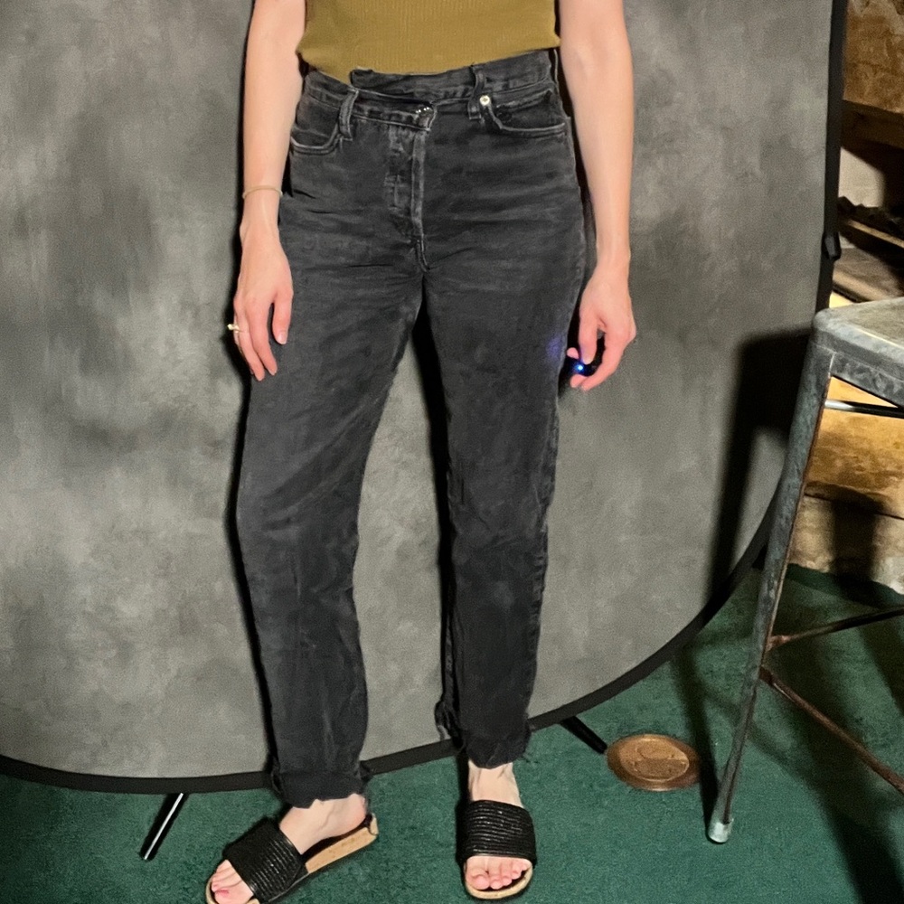 Women's High-Rise Straight Leg Jeans in Black